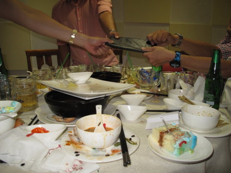 In Vietnam, sharing meal bills a splitting headache for expats, locals