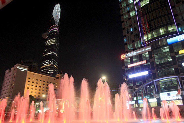 Water music stuns visitors to Ho Chi Minh City’s first pedestrian street (photos)