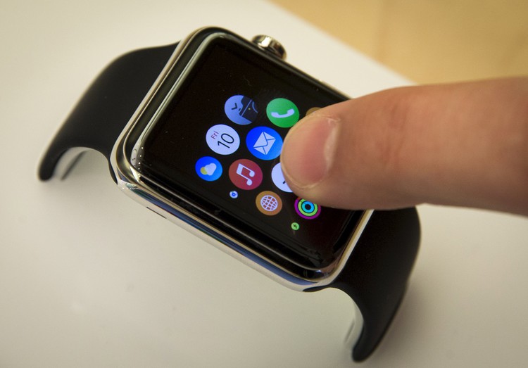 Apple tests smartwatch market with quiet debut of Cook's first product