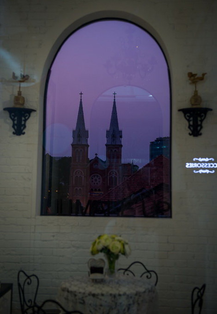Saigon by night in photos