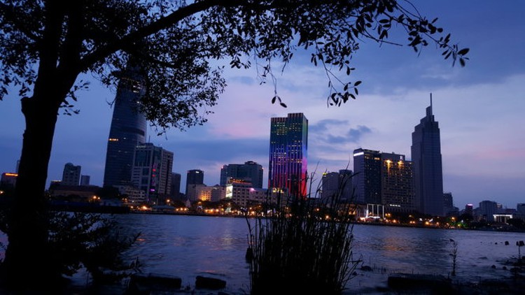 A ‘different’ Saigon seen through smartphone lens