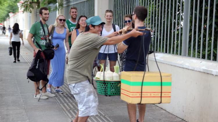 Inside look at coconut rip-offs in downtown Ho Chi Minh City