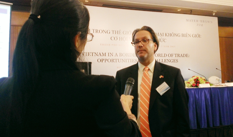 Vietnam enterprises must be ready for trade barriers abroad, self-defense at home: experts