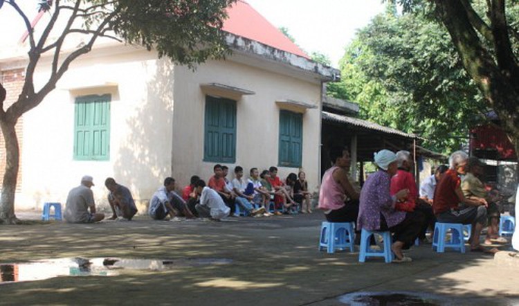The lonely lives in a rest home in Hanoi