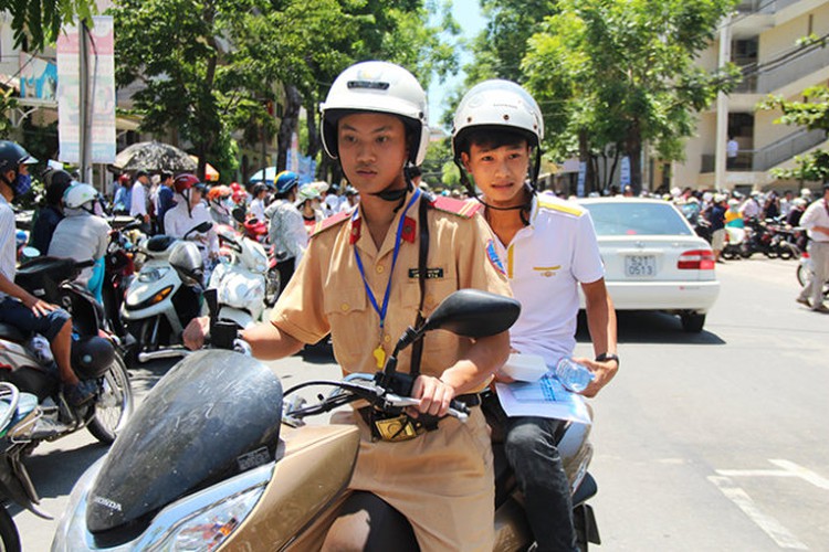 Vietnam school students and the exam of life in pictures