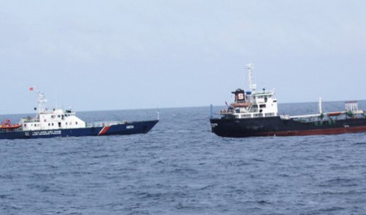 Vietnamese coast guards vs. pirates – P1: A face-to-face encounter