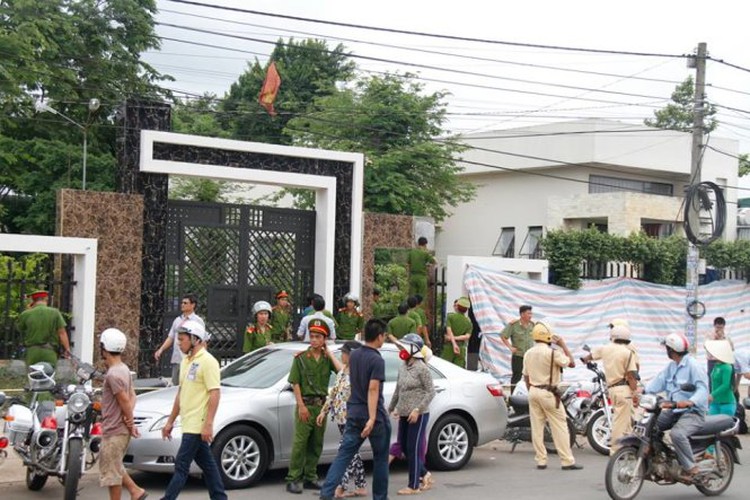 Six in wood magnate family have throats cut in massacre in southern Vietnam