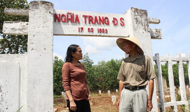 A return to the cemetery of unknown victims in Vietnam train crash