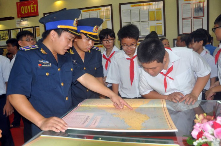 Exhibition on Vietnam’s sovereignty over Truong Sa (Spratlys), Hoang Sa (Paracels) kicks off