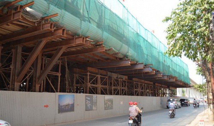 Vietnam warns contractor of Chinese-funded railway project over safety violations