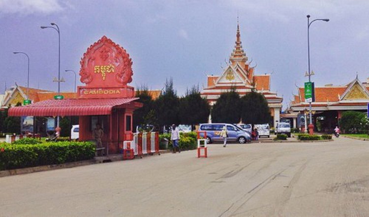 American expat recounts Vietnam visa run nightmare