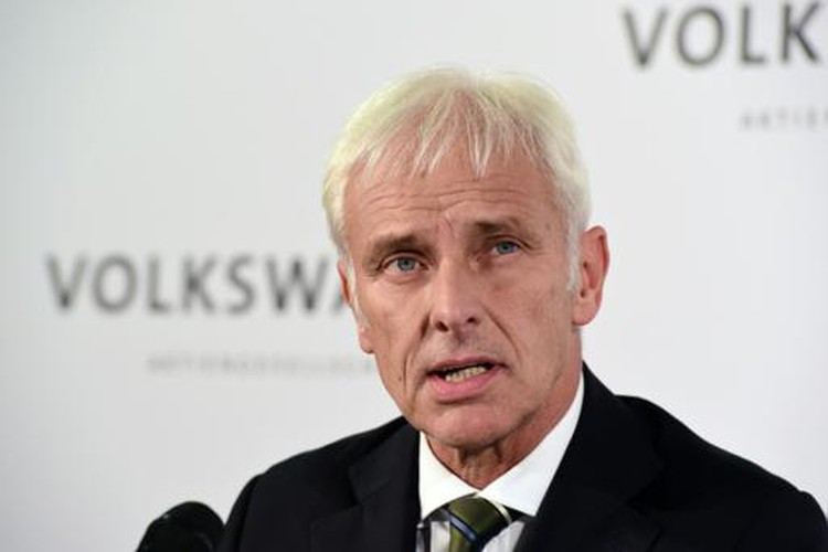 VW revs up recall plan, hunts for culprits in pollution scam