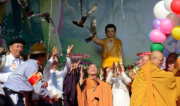 Vietnam always ensures religious freedom, official tells seminar with EU