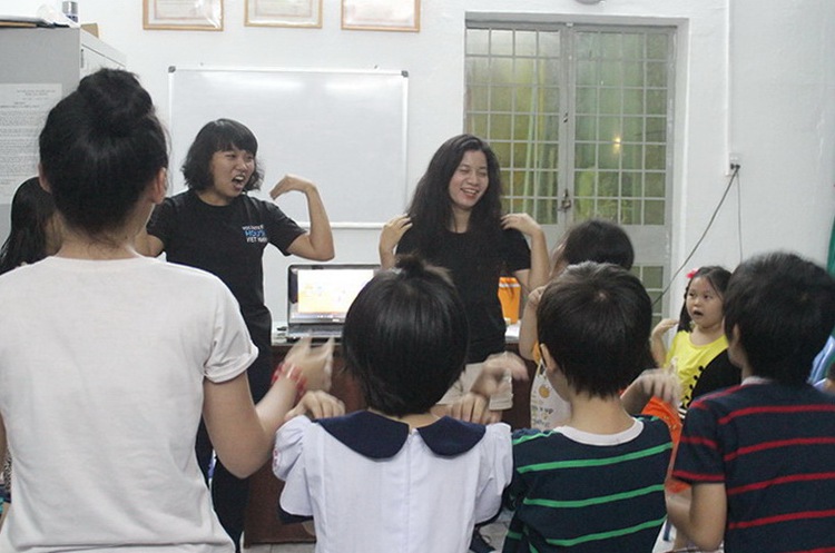 Vietnamese survivor of Nepal blizzard offers travelers home in return for English lessons