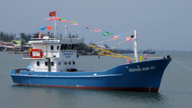 Vietnam opposes violent actions against fishermen at sea