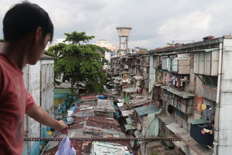 Living with tumble threat in Ho Chi Minh City apartments