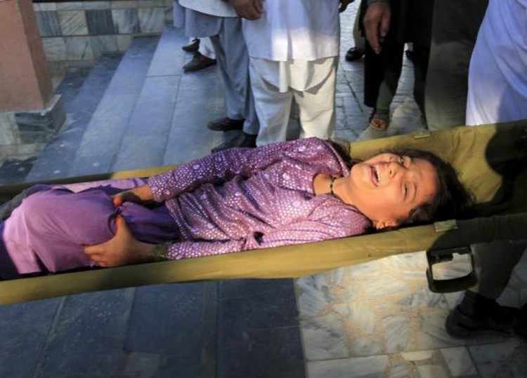 Powerful quake rocks South Asia, more than 160 dead