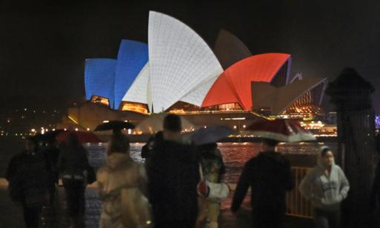 World sings, lights up in solidarity with wounded France