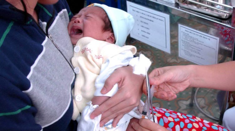 Vietnamese parents taking children to Singapore for vaccination amid Quinvaxem fears