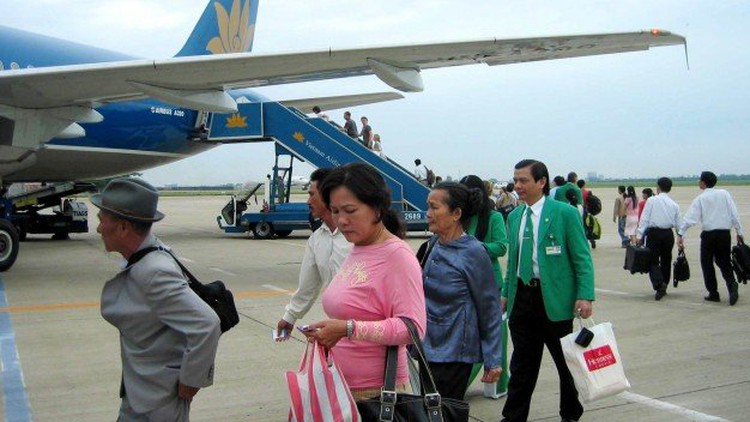 Vietnam’s airport operator to sell 77.8 million shares in IPO in December