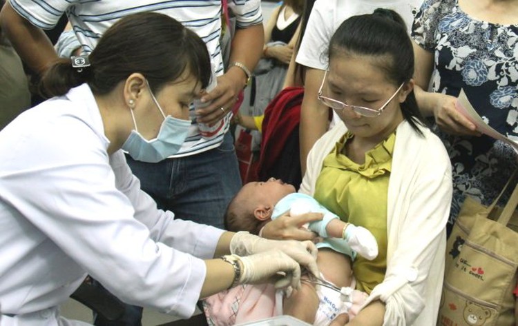 Hanoi in desperate shortage of 5-in-1 Pentaxim vaccine
