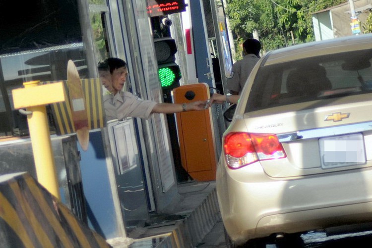Businesses, citizens concerned as more toll stations, charging higher fees, installed in Vietnam
