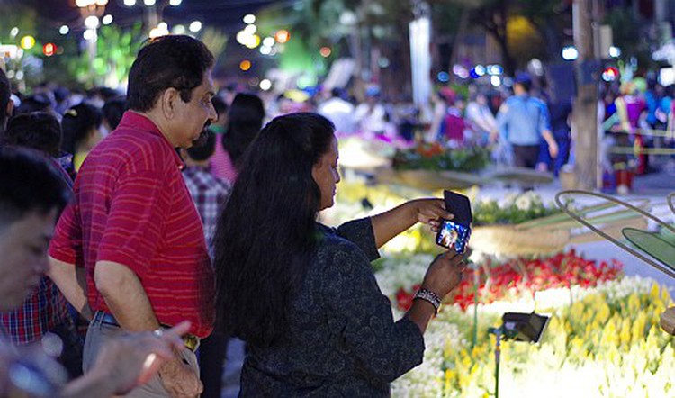 Ho Chi Minh City flower street to open longer this Tet