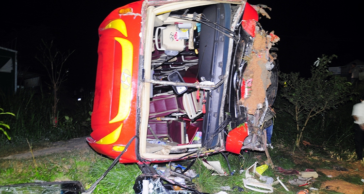 Two accidents happen on same day in Vietnam, killing 4, injuring 40