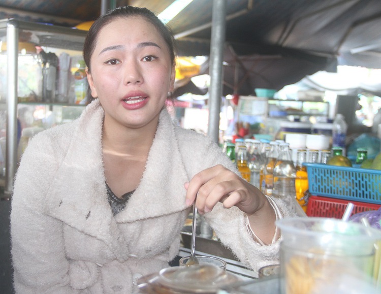 In Vietnam, young woman displays great resilience after leg tumor surgery
