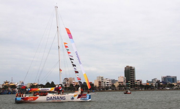 Da Nang-Vietnam team retires from World Yacht Race after storm knockdown