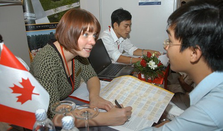 Canada offers new scholarship program for Vietnamese university students
