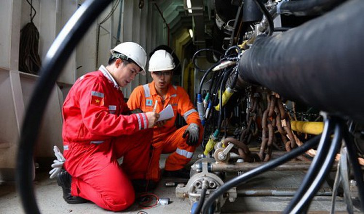 The first Vietnamese chief engineer on seismic survey ship