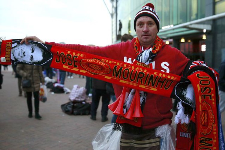 Manchester United appoint Mourinho as manager
