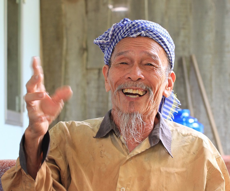 Vietnamese ex-pilot, from national hero to joyful farmer