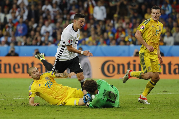 Shell-shocked Ukraine have no answers to German "machine"