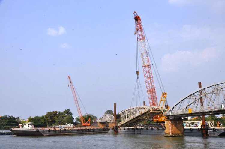 Vietnam’s north-to-south trains soon back to full operation