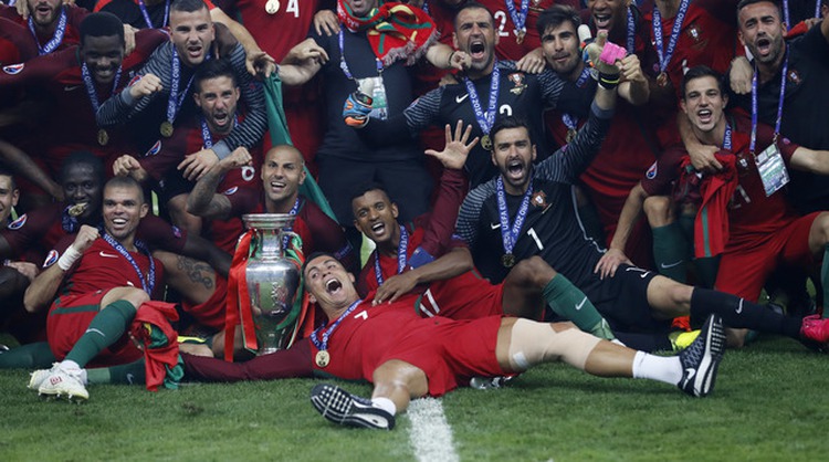 Portugal stun France with late Eder strike in Euro final