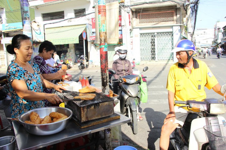 Saigonese embrace Khmer-style bread grilled with chili salt