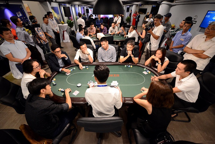 First-ever bridge and poker championship organized in Vietnam