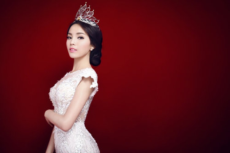 Incumbent Miss Vietnam to miss finale of 2016 pageant after smoking scandal
