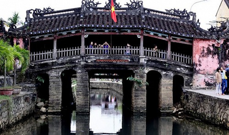Popular tourist bridge in Hoi An to bite dust in restoration's name