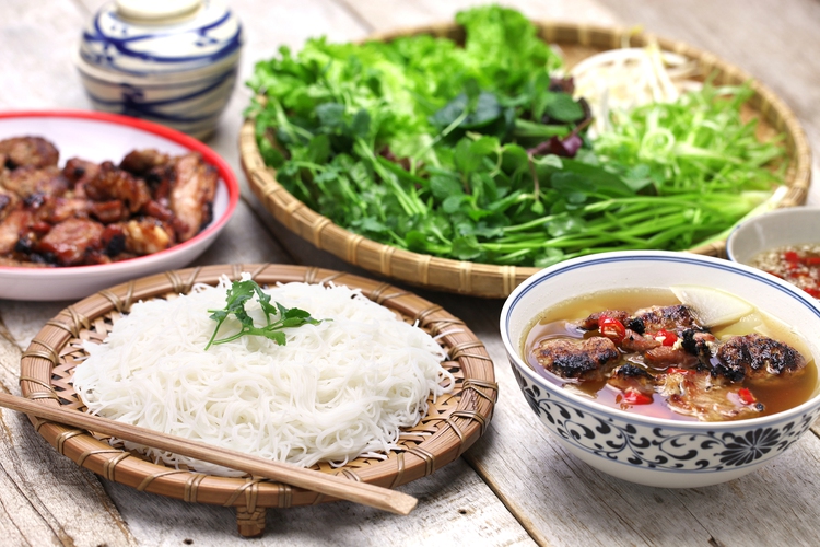 Tourists love the tastes of street food