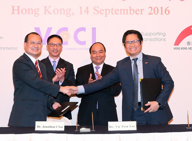 Vietnam welcomes investment from Hong Kong businesses: premier