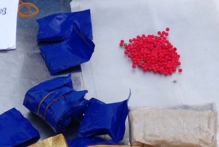 Three Laotians nabbed for smuggling synthetic drugs into Vietnam