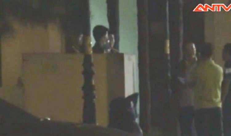 US man locks self, daughters in apartment over divorce row with Vietnamese wife