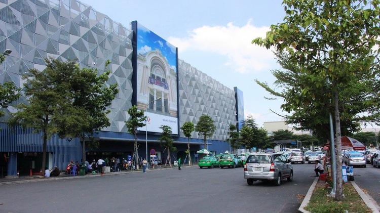 Multi-story parkade put to use at Tan Son Nhat airport