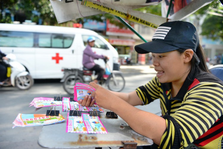 Vietnam ministry defends computerized lottery against traditional rival