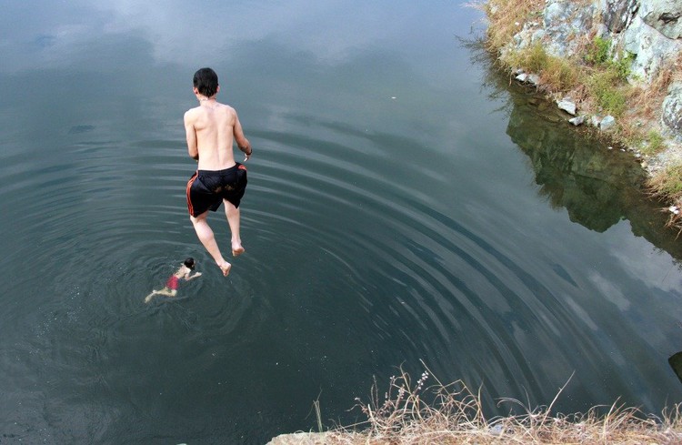 Alarm sounds again for ‘Death Lake’ near Ho Chi Minh City college village