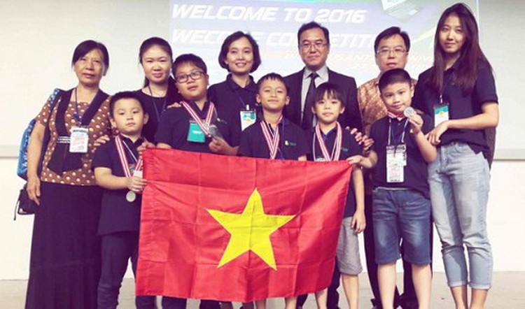Vietnam students bag 5 medals at SE Asian coding contest