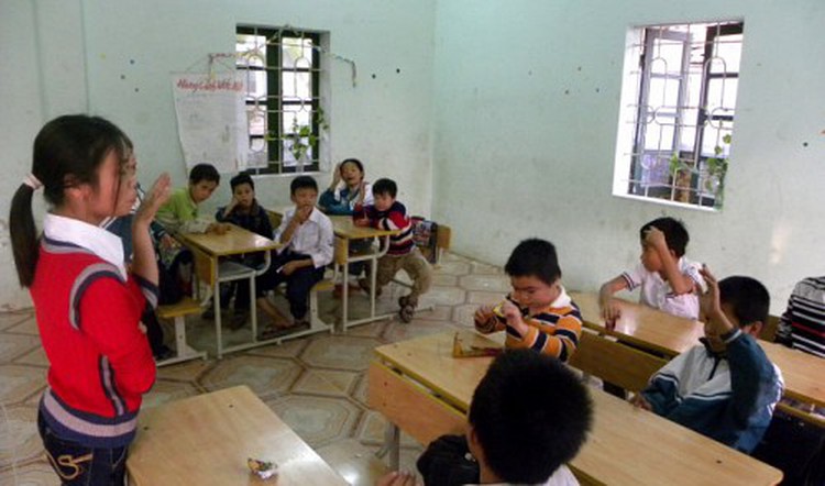 Meet the disabled teacher of mentally challenged children in Hanoi